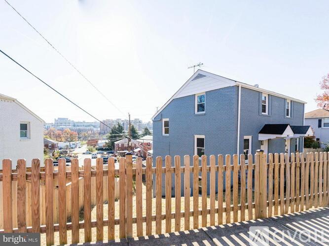 Kemper Rd 3 Beds Townhouse for Rent - Photo gallery 3