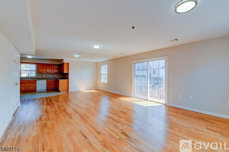 15-21 Oraton Street 3 Beds Apartment for Rent - Photo gallery 2