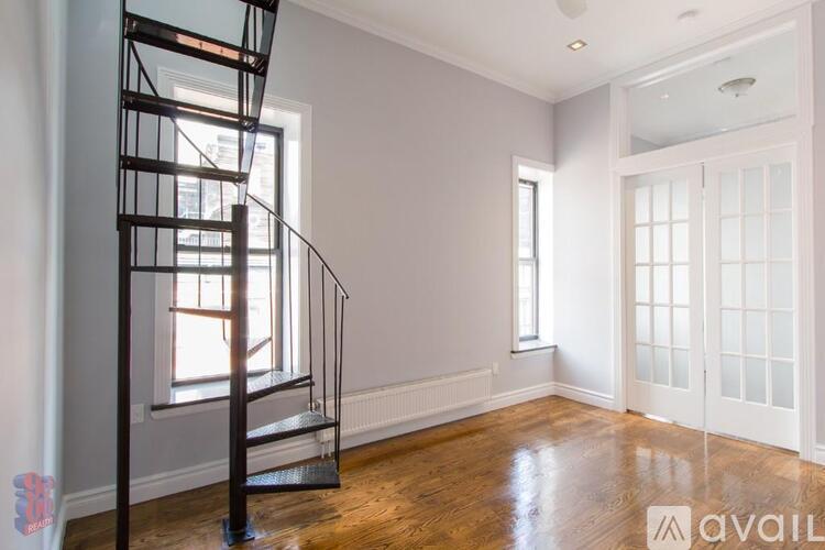 202 East 13th St 3 Beds Apartment for Rent - Photo gallery 1