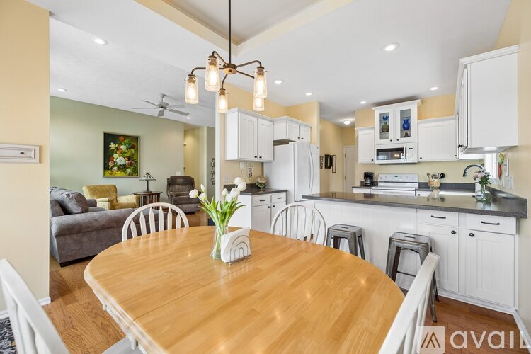 158 West Lombard Drive 4 Beds Single Family Home for Rent - Photo gallery 4