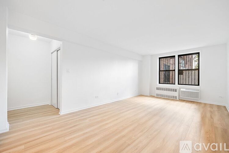 35-20 Leverich St 2 Beds Apartment for Rent - Photo gallery 3