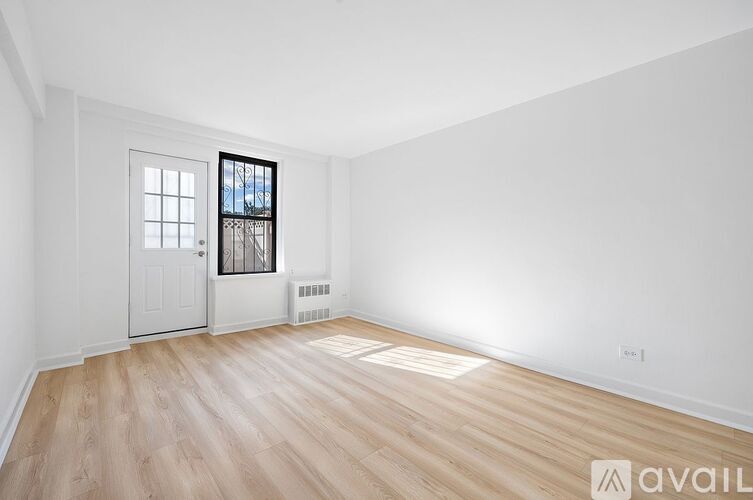 35-20 Leverich St 2 Beds Apartment for Rent - Photo gallery 4