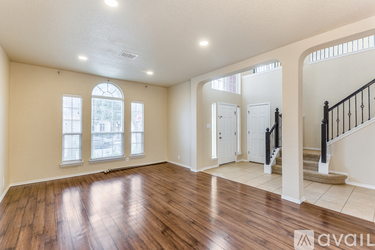 5723 White Oak Cove 5 Beds Single Family Home for Rent - Photo gallery 2