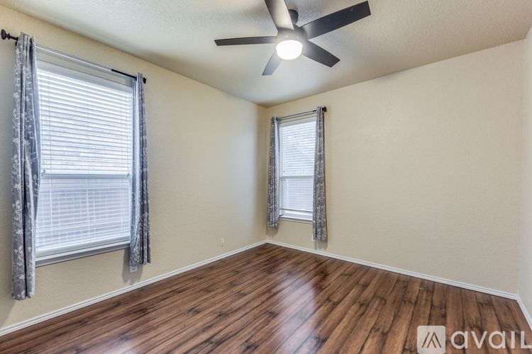 5723 White Oak Cove 5 Beds Single Family Home for Rent - Photo gallery 4