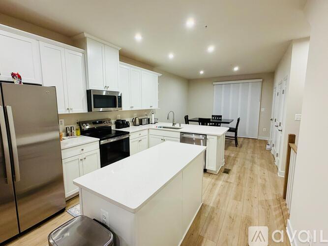 737 Lennox Street 3 Beds Townhouse for Rent - Photo gallery 5