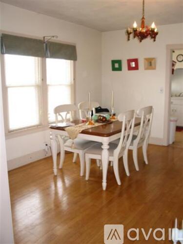 910 E Dayton St 2 Beds Apartment for Rent - Photo gallery 3