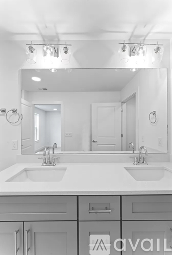 700 North Dupont Avenue 3 Beds Townhouse for Rent - Photo gallery 1