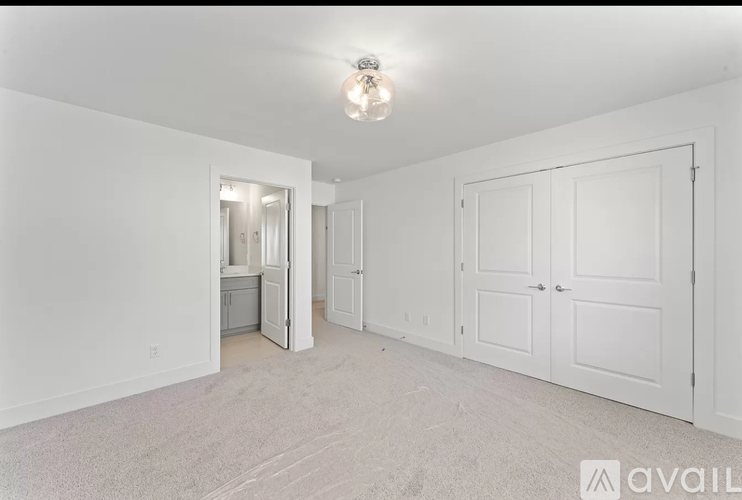 700 North Dupont Avenue 3 Beds Townhouse for Rent - Photo gallery 3