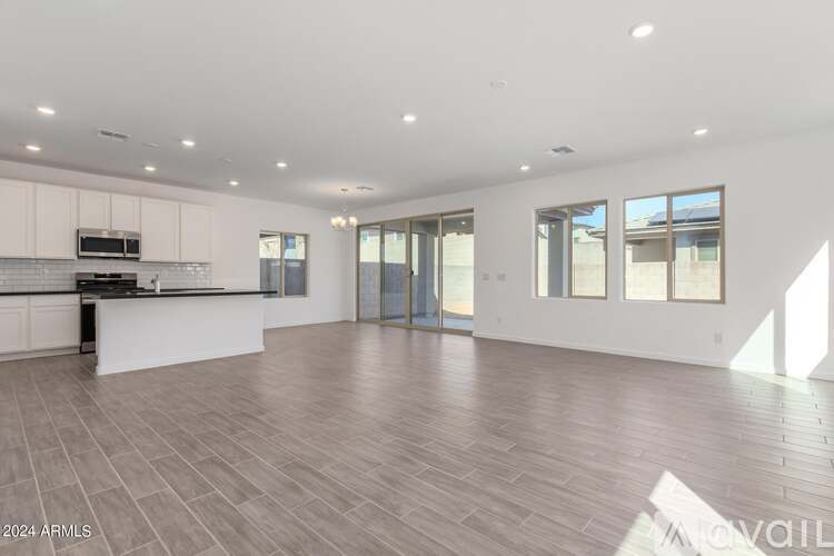 1935 N Marketside Ave 4 Beds Single Family Home for Rent - Photo gallery 4