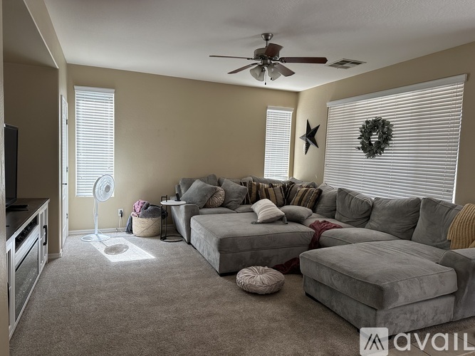 14592 West Maui Lane 4 Beds Single Family Home for Rent - Photo gallery 5