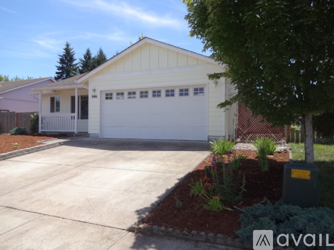 846 NW Riverbow Ave 3 Beds Single Family Home for Rent - Photo gallery 2