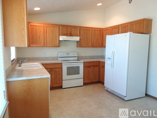 846 NW Riverbow Ave 3 Beds Single Family Home for Rent - Photo gallery 3