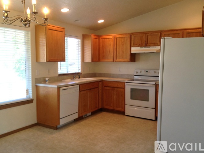 846 NW Riverbow Ave 3 Beds Single Family Home for Rent - Photo gallery 4
