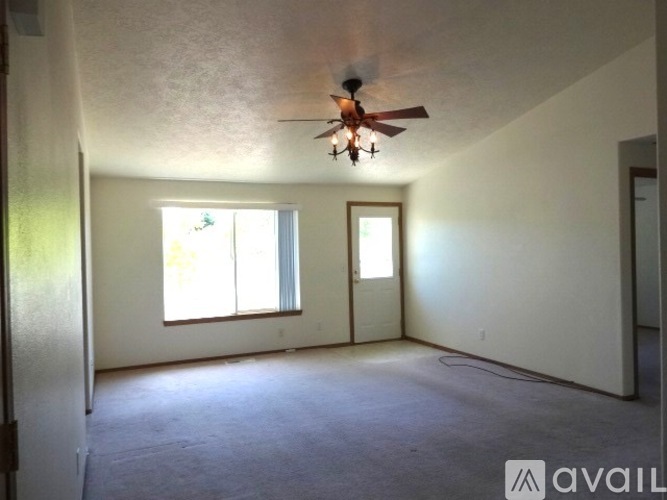 846 NW Riverbow Ave 3 Beds Single Family Home for Rent - Photo gallery 5