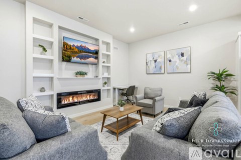 1203 Northeast Emerald Drive 2 Beds Apartment for Rent