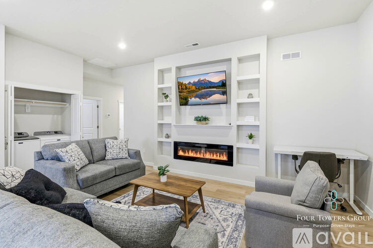 1203 Northeast Emerald Drive 2 Beds Townhouse for Rent - Photo gallery 3