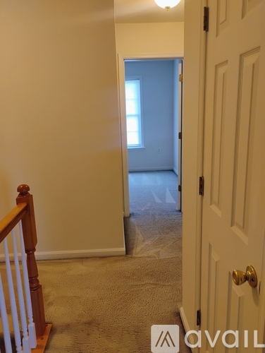 8 Mabel Ln 3 Beds Townhouse for Rent - Photo gallery 4