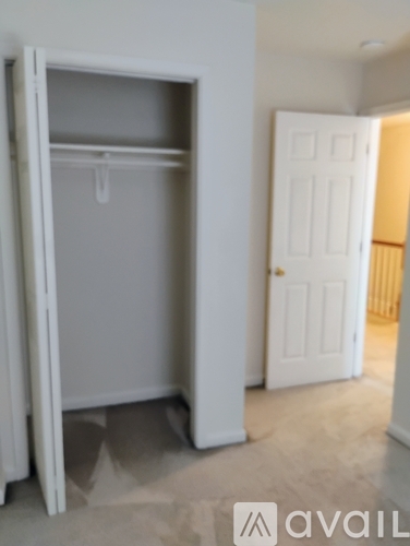 8 Mabel Ln 3 Beds Townhouse for Rent - Photo gallery 5