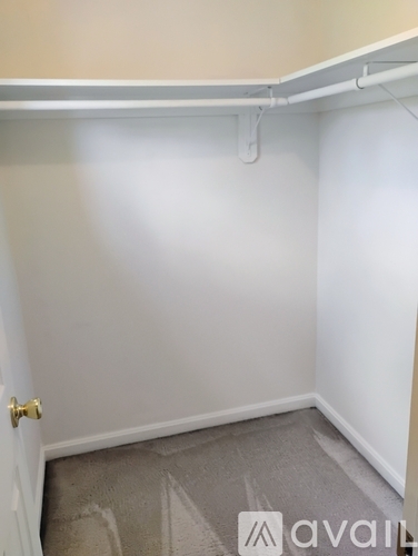 8 Mabel Ln 3 Beds Townhouse for Rent - Photo gallery 1