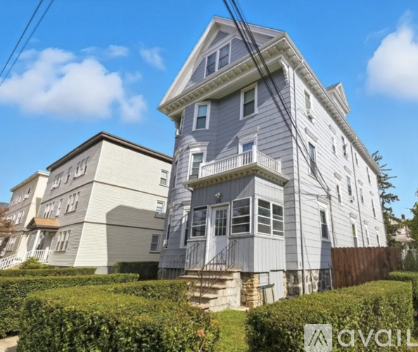 658 Metropolitan Ave 4 Beds Apartment for Rent - Photo gallery 1