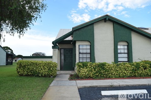627 Southwest Jeanne Street 3 Beds Apartment for Rent