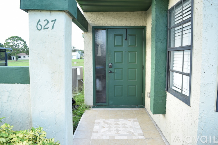 627 Southwest Jeanne Street 3 Beds Single Family Home for Rent - Photo gallery 2
