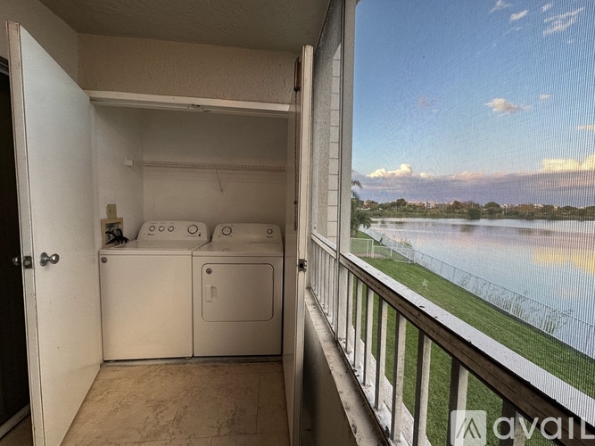 2811 N Oakland Forest Dr 1 Condo for Rent - Photo gallery 2