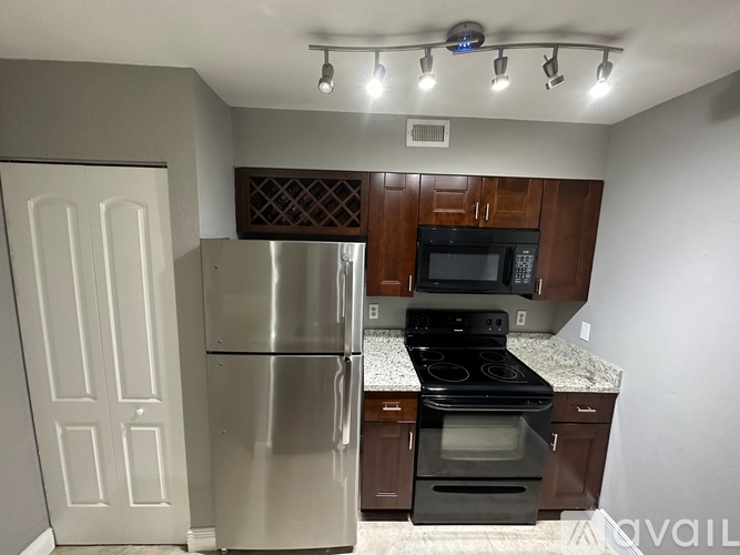 2811 N Oakland Forest Dr 1 Condo for Rent - Photo gallery 3