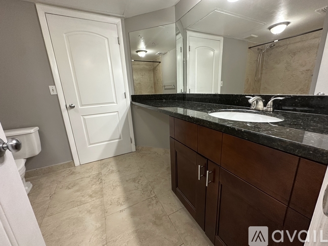 2811 N Oakland Forest Dr 1 Condo for Rent - Photo gallery 4