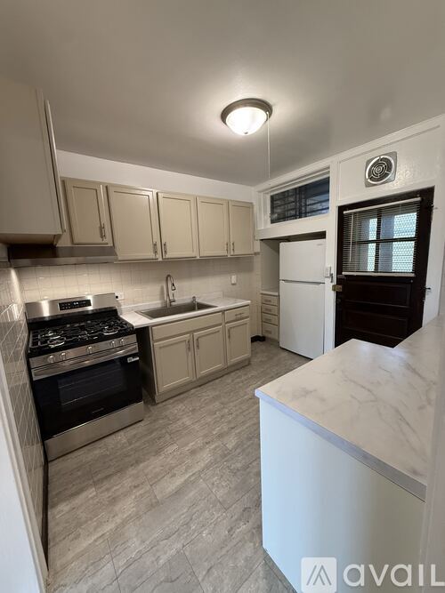 4859 N Kenneth Ave 2 Beds Apartment for Rent - Photo gallery 1