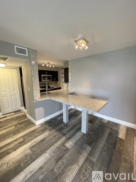 2831 N Oakland Forest Dr 2 Beds Apartment for Rent