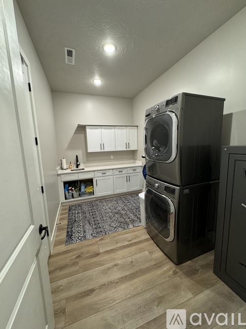 1871 West 740 South 4 Beds Single Family Home for Rent - Photo gallery 3