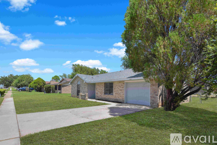2002 Dusk Dr 3 Beds Single Family Home for Rent - Photo gallery 3