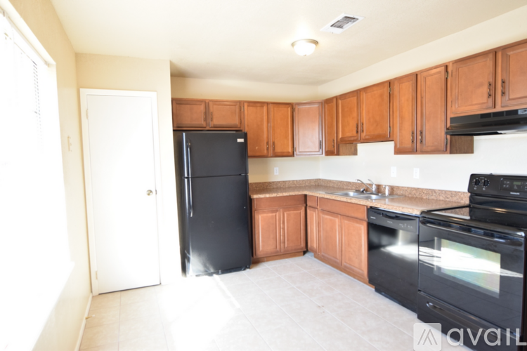 2002 Dusk Dr 3 Beds Single Family Home for Rent - Photo gallery 4