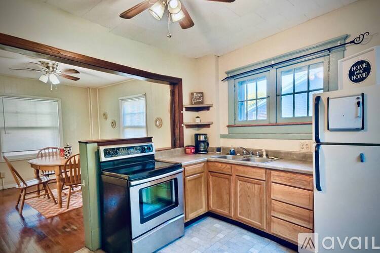 696 Fayette St 3 Beds Single Family Home for Rent - Photo gallery 4