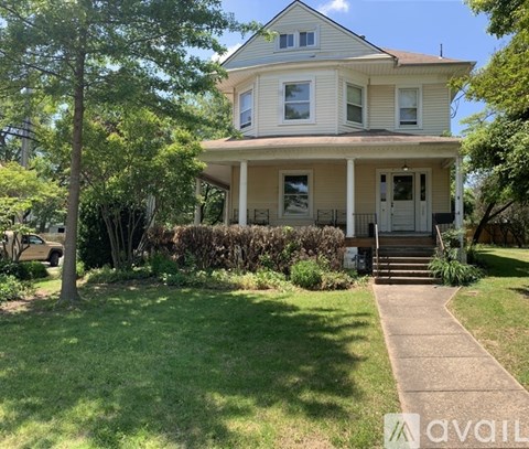 900 N Daniel St 4 Beds Apartment for Rent