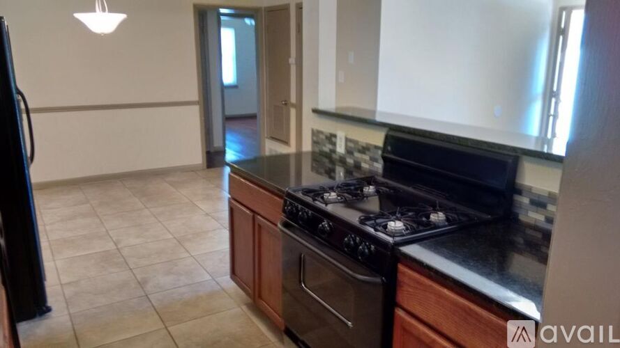 724 W Ave E 3 Beds Single Family Home for Rent - Photo gallery 4