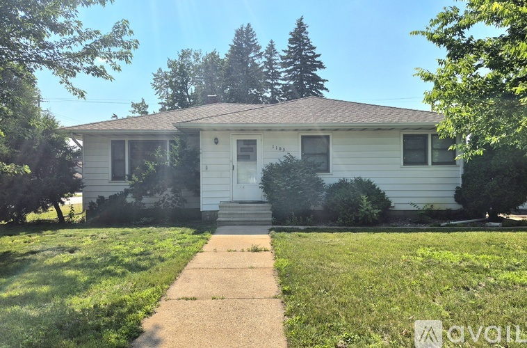 1103 33rd Ave N 3 Beds Single Family Home for Rent - Photo gallery 1