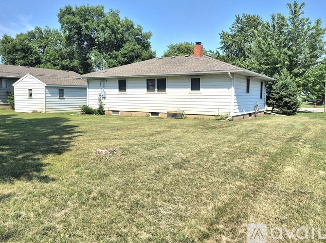 1103 33rd Ave N 3 Beds Single Family Home for Rent - Photo gallery 3