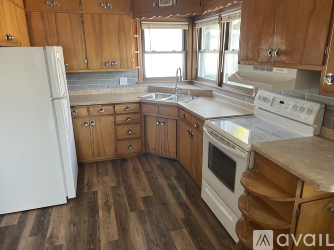 1103 33rd Ave N 3 Beds Single Family Home for Rent - Photo gallery 4