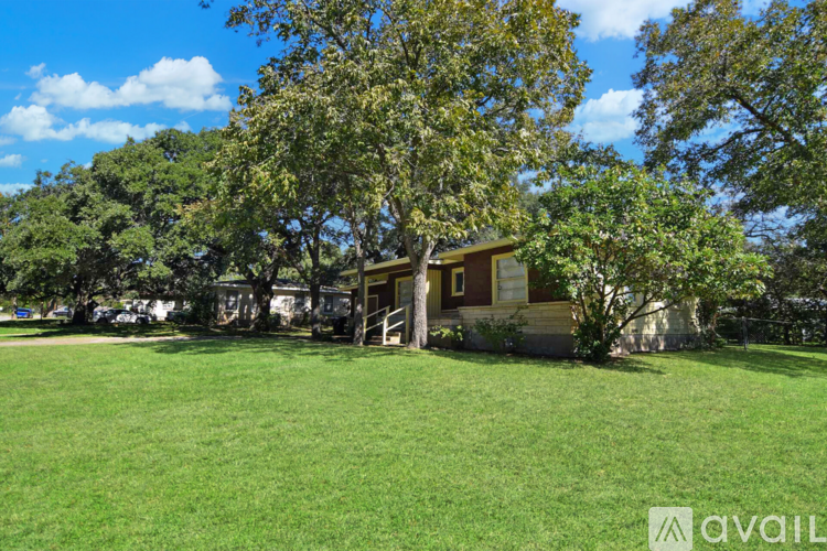 1417 Live Oak Dr 2 Beds Single Family Home for Rent - Photo gallery 4