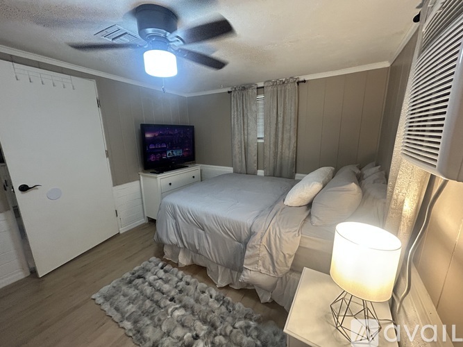 8916 North 10th Street 1 Apartment for Rent - Photo gallery 3