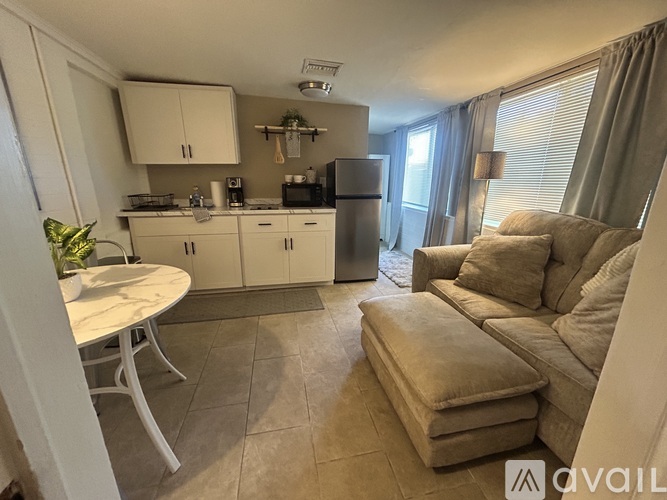 8916 North 10th Street 1 Apartment for Rent - Photo gallery 4