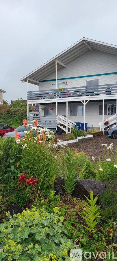 442 Southwest Coast Avenue 2 Beds Apartment for Rent - Photo gallery 1
