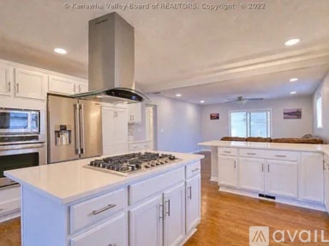 5511 Staunton Avenue Southeast 3 Beds Single Family Home for Rent - Photo gallery 3
