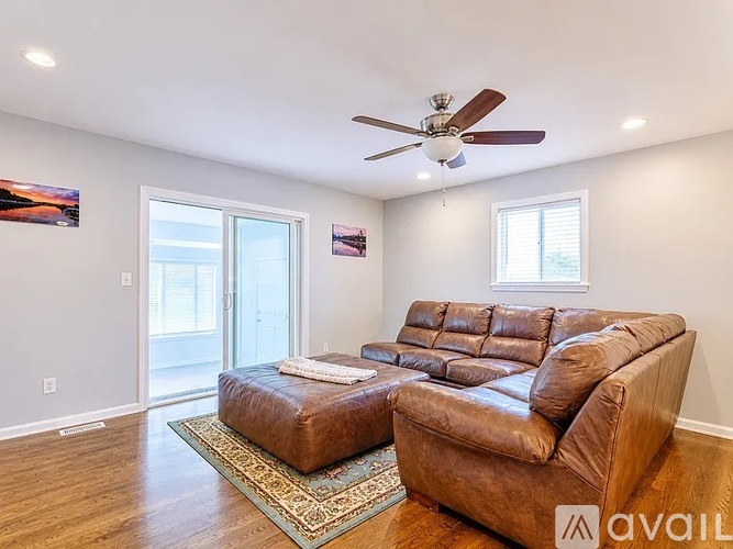 5511 Staunton Avenue Southeast 3 Beds Single Family Home for Rent - Photo gallery 4