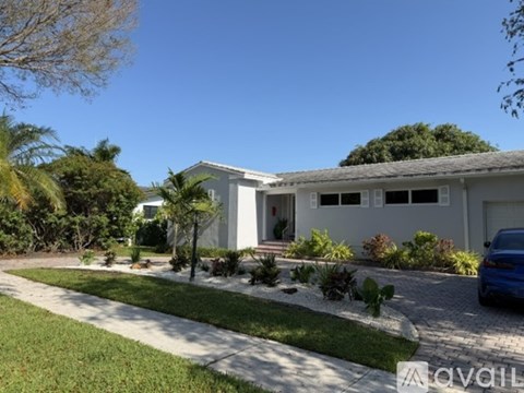 1400 Northeast 104Th Street 3 Beds Apartment for Rent