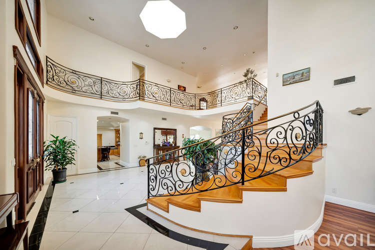 7735 Wilbur Ave 6 Beds Single Family Home for Rent - Photo gallery 3