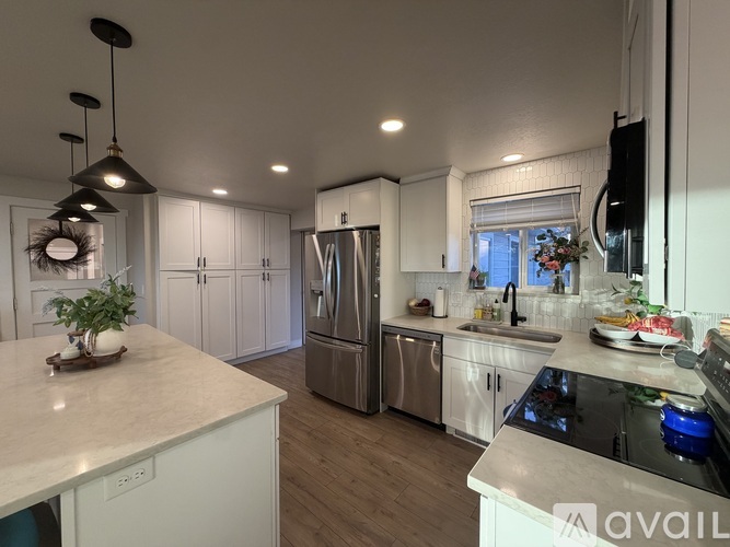 408 North 1000 East 4 Beds Single Family Home for Rent - Photo gallery 3