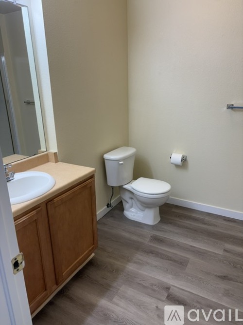 18632 East Water Drive 3 Beds Apartment for Rent - Photo gallery 1